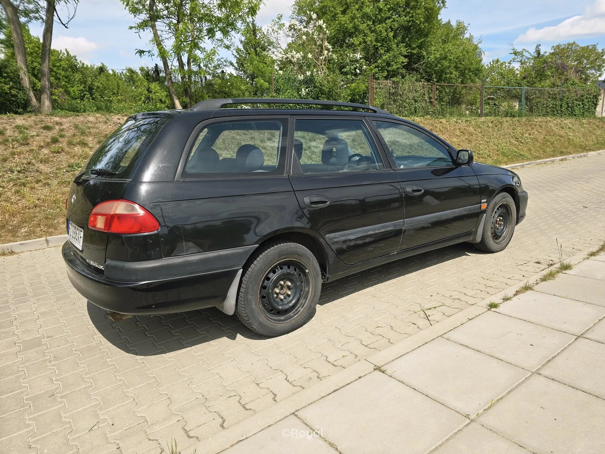 Toyota Avensis, 2001
